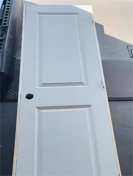 Modern Moulded Interior Wooden Door with White Primer Finish for Residential Use - Image 6