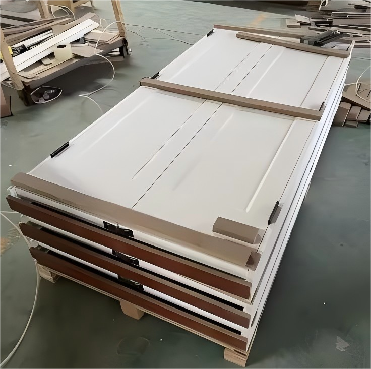 Modern Moulded Interior Wooden Door with White Primer Finish for Residential Use - Image 5