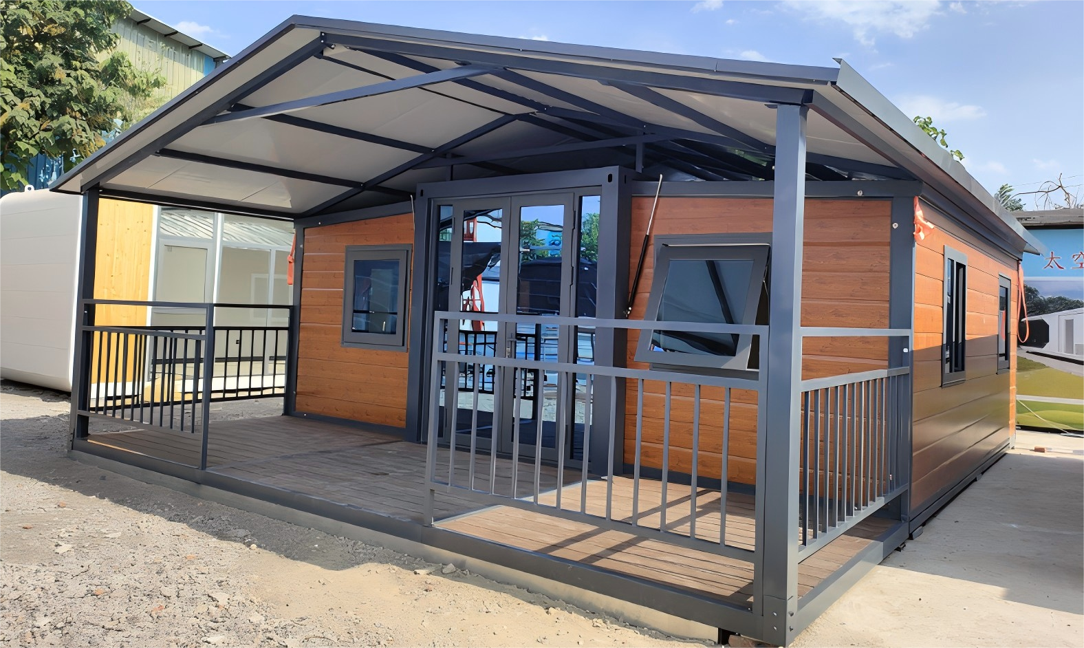 Spacious Dual-Wing Expandable Modular House with Outdoor Balcony - Image 2