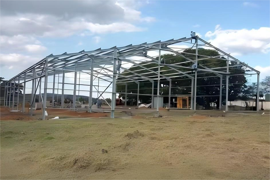 Durable Light-Steel Agricultural Building – Ideal for Equipment Storage and Livestock Housing - Image 4