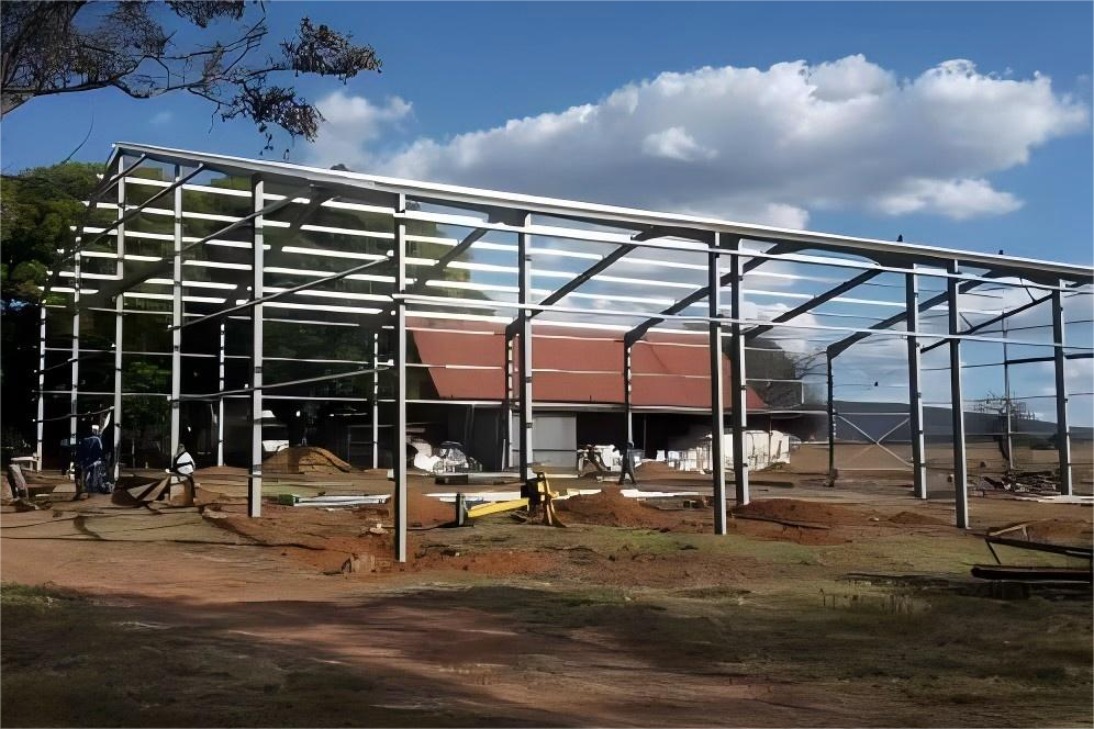 Durable Light-Steel Agricultural Building – Ideal for Equipment Storage and Livestock Housing - Image 3